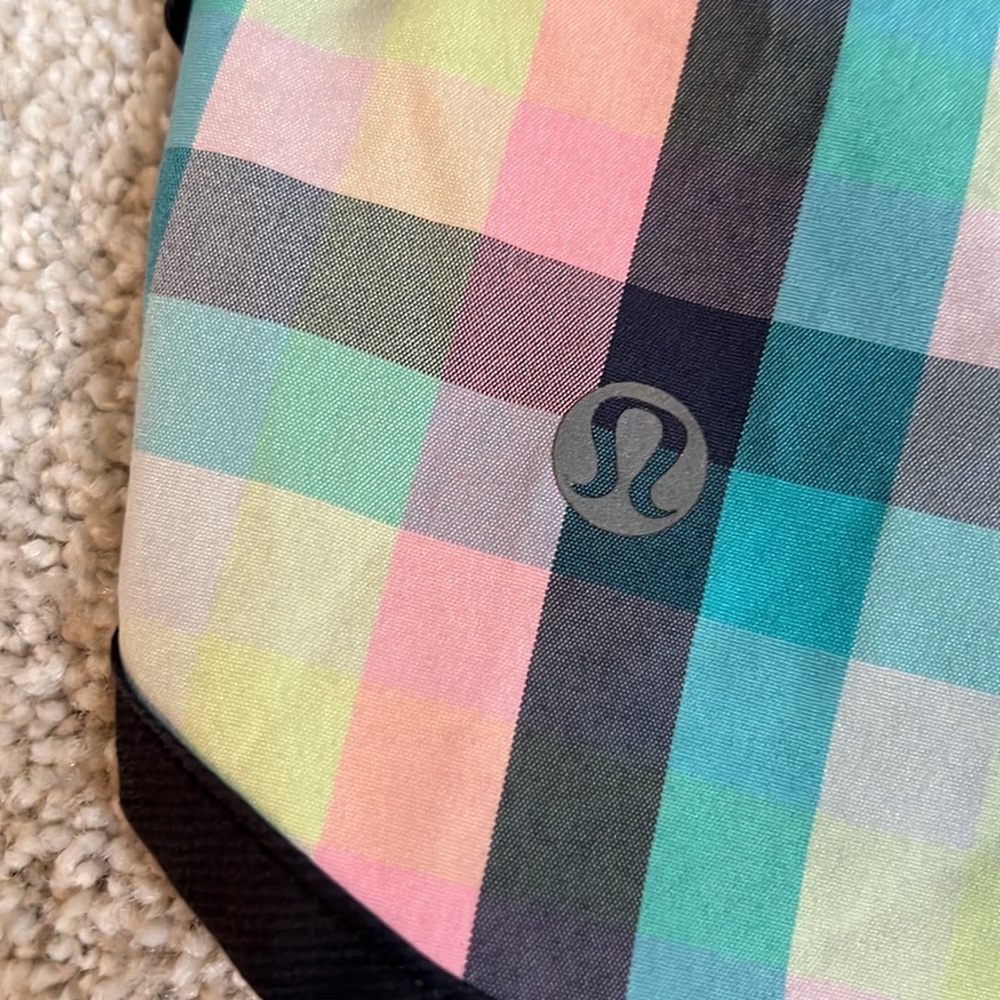 Lululemon Speed Up Shorts Size 4 - Picture 4 of 4